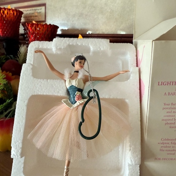 2001 Barbie Christmas Ornament - Picture 8 of 9